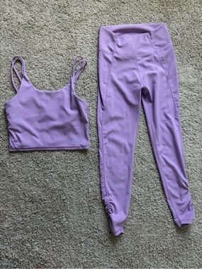 High-Waist Lilac Leggings with Matching Crop Top